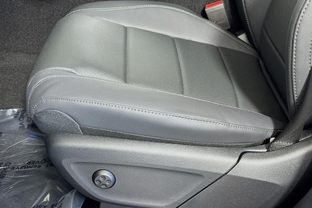 new 2025 Mercedes-Benz GLS 450 car, priced at $95,035