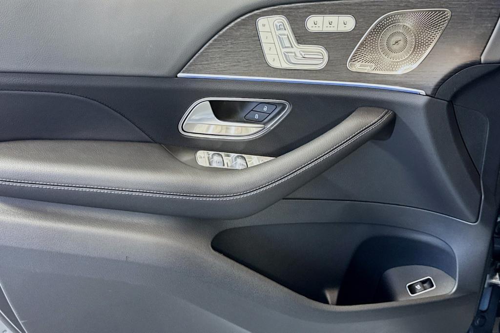 new 2025 Mercedes-Benz GLS 450 car, priced at $95,035