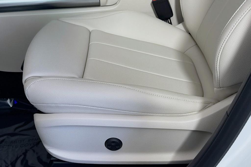 new 2025 Mercedes-Benz GLA 250 car, priced at $44,345