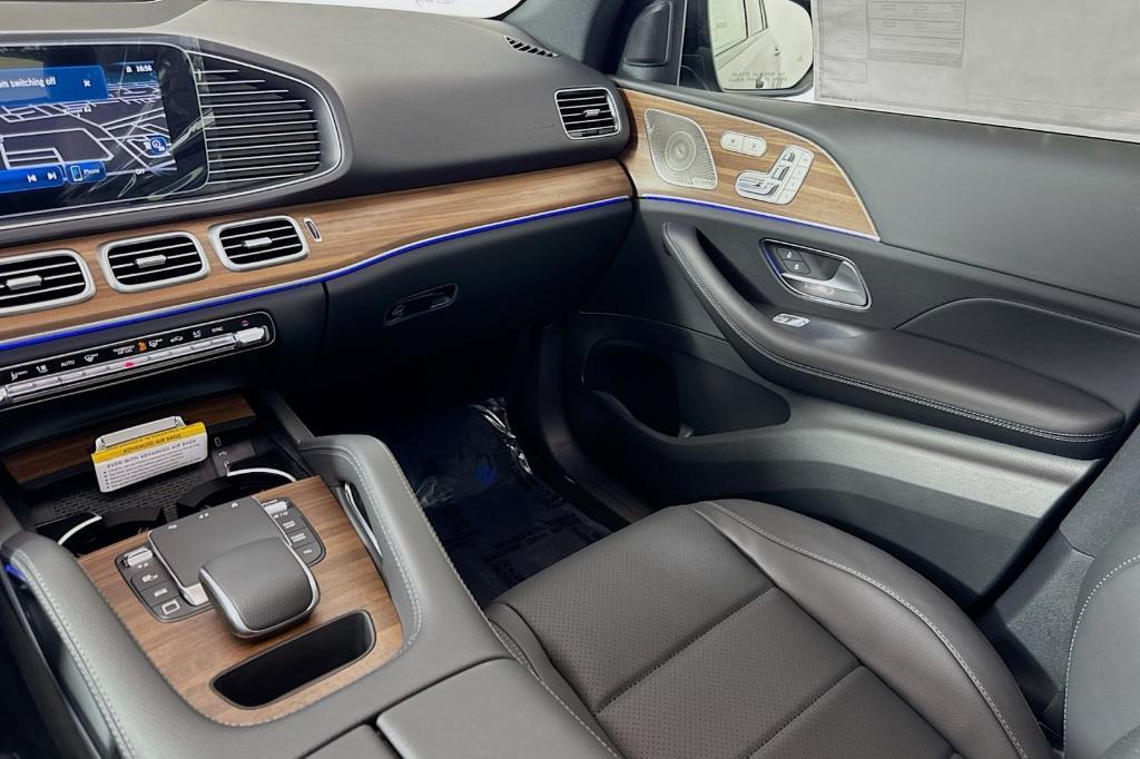 new 2025 Mercedes-Benz GLE 450 car, priced at $87,610