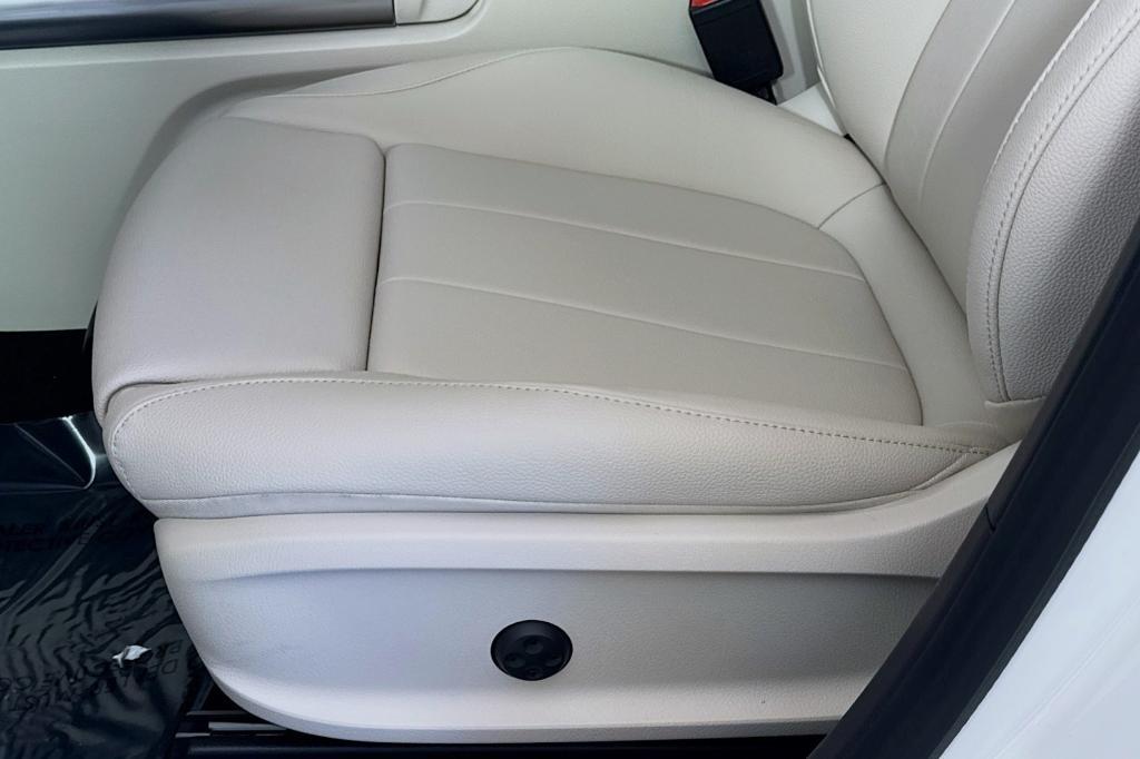 new 2025 Mercedes-Benz GLA 250 car, priced at $44,345