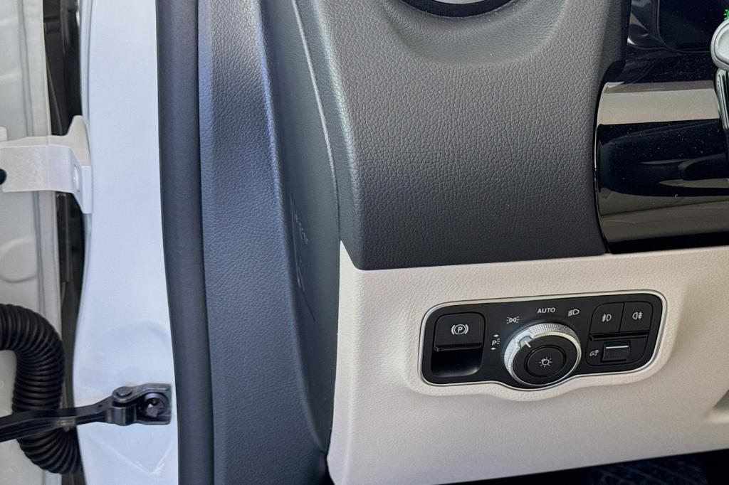 new 2025 Mercedes-Benz GLA 250 car, priced at $44,345