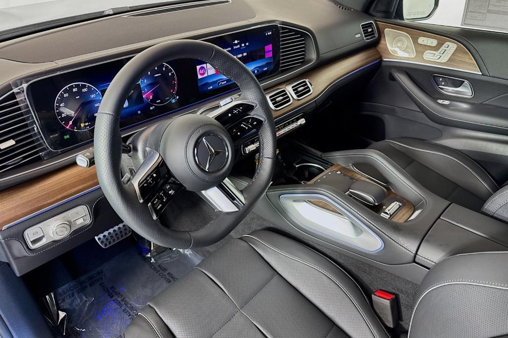 new 2025 Mercedes-Benz GLS 580 car, priced at $121,795