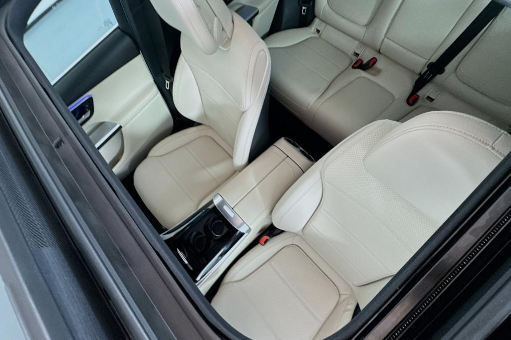 new 2025 Mercedes-Benz GLC 300 car, priced at $52,795