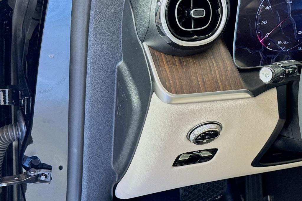 new 2025 Mercedes-Benz GLC 300 car, priced at $52,795