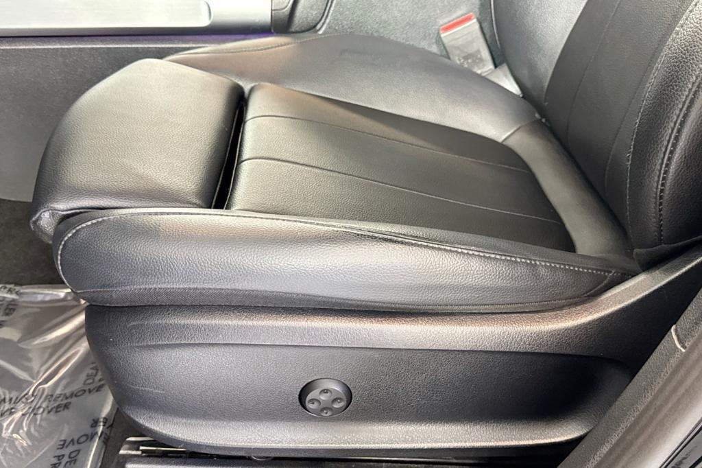 used 2021 Mercedes-Benz GLB 250 car, priced at $23,792