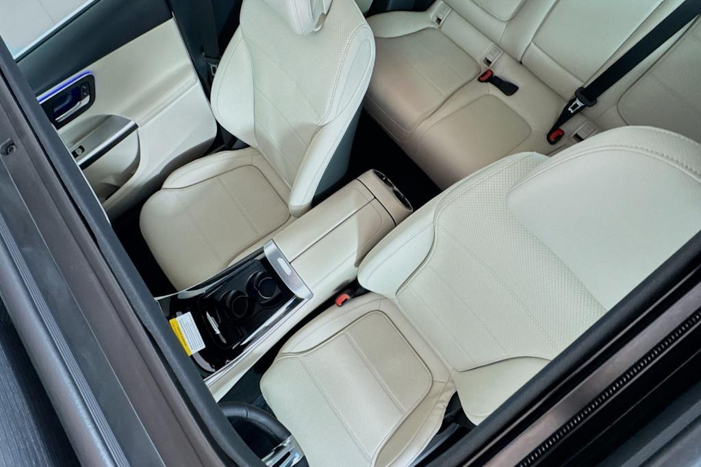 new 2025 Mercedes-Benz GLC 350e car, priced at $64,275