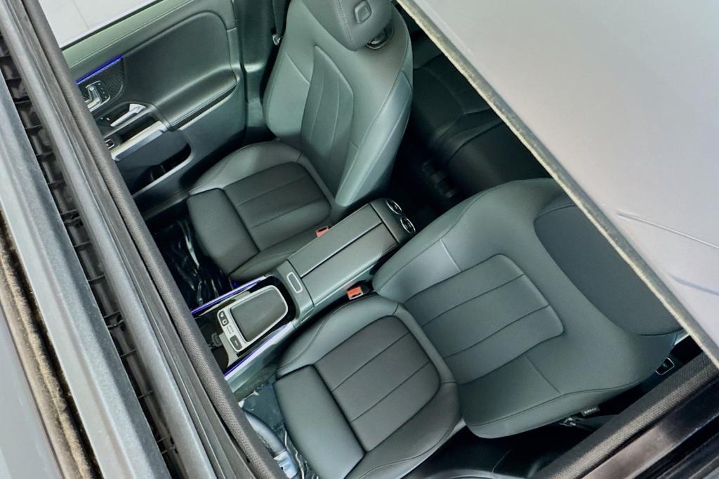 new 2025 Mercedes-Benz GLB 250 car, priced at $53,145