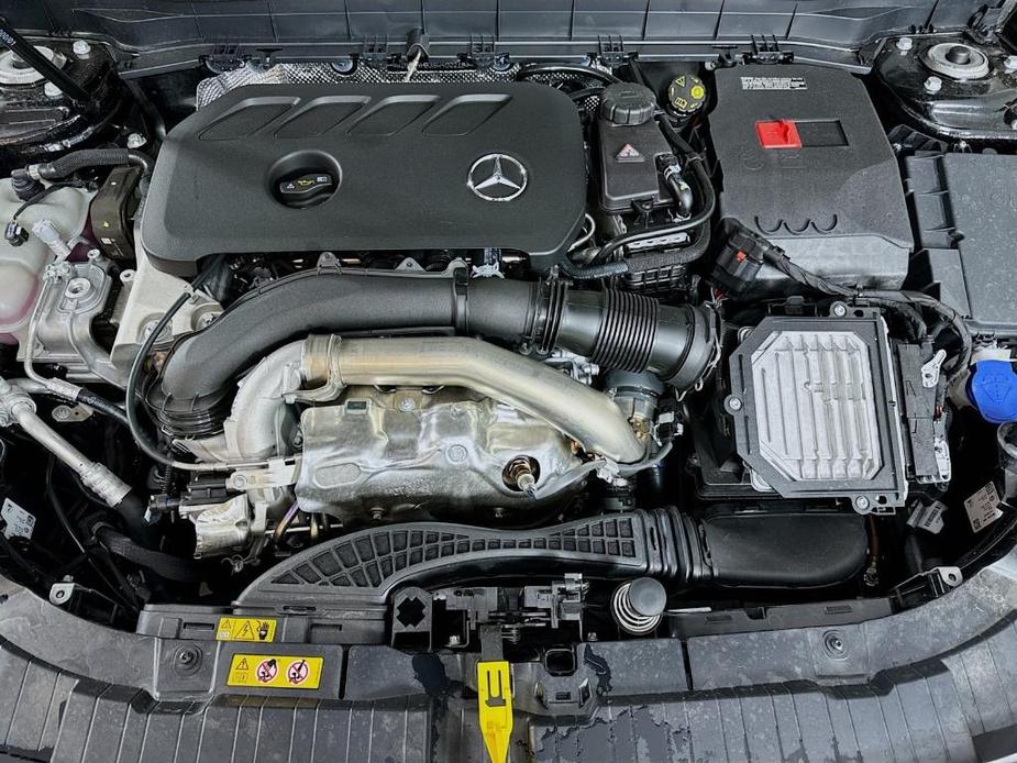 new 2025 Mercedes-Benz GLB 250 car, priced at $51,095