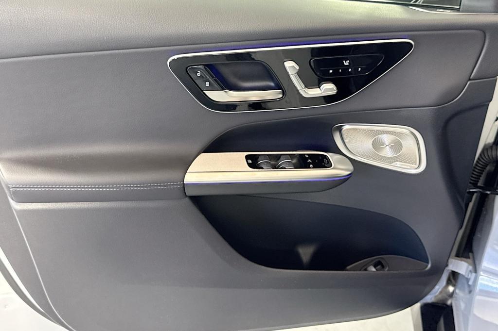 new 2025 Mercedes-Benz GLC 300 car, priced at $59,335