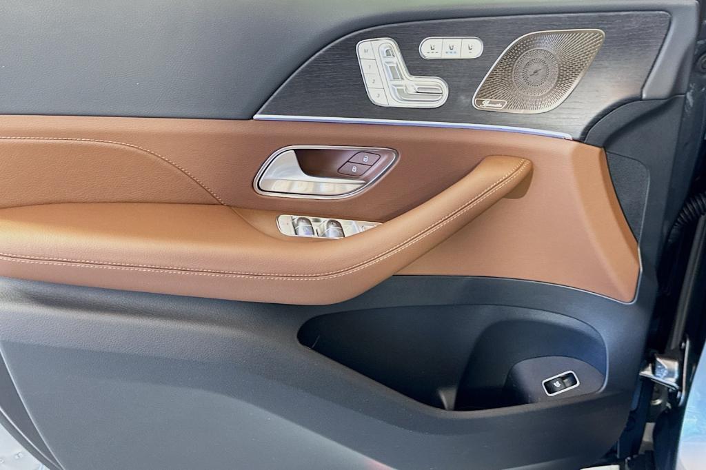 new 2025 Mercedes-Benz GLS 450 car, priced at $95,865