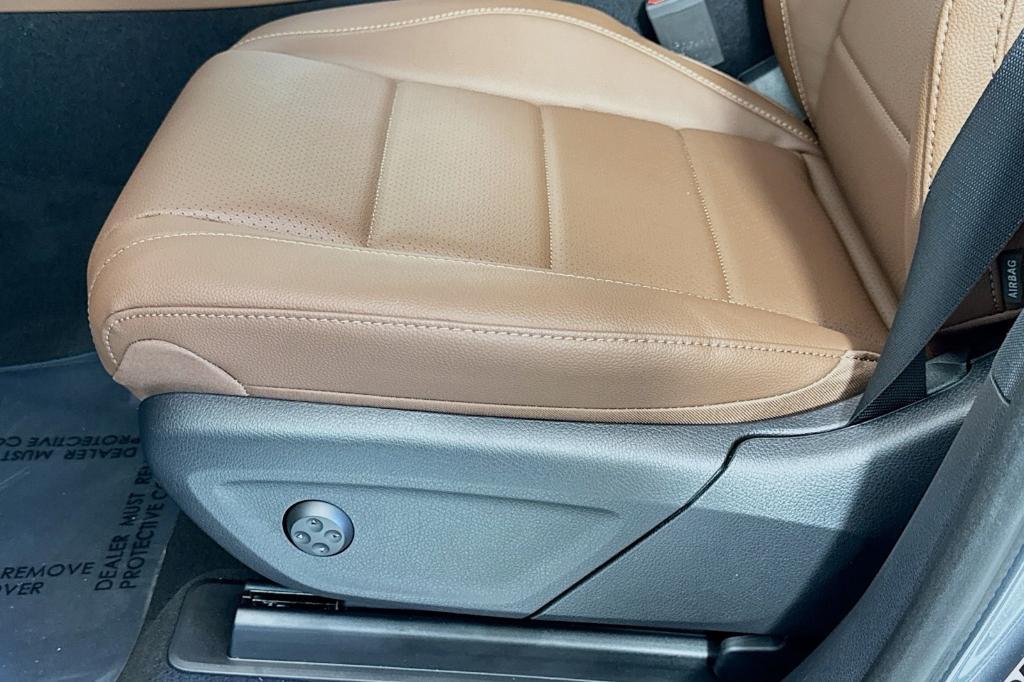 new 2025 Mercedes-Benz GLS 450 car, priced at $95,865