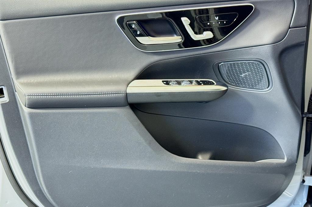 new 2025 Mercedes-Benz GLC 300 car, priced at $54,065