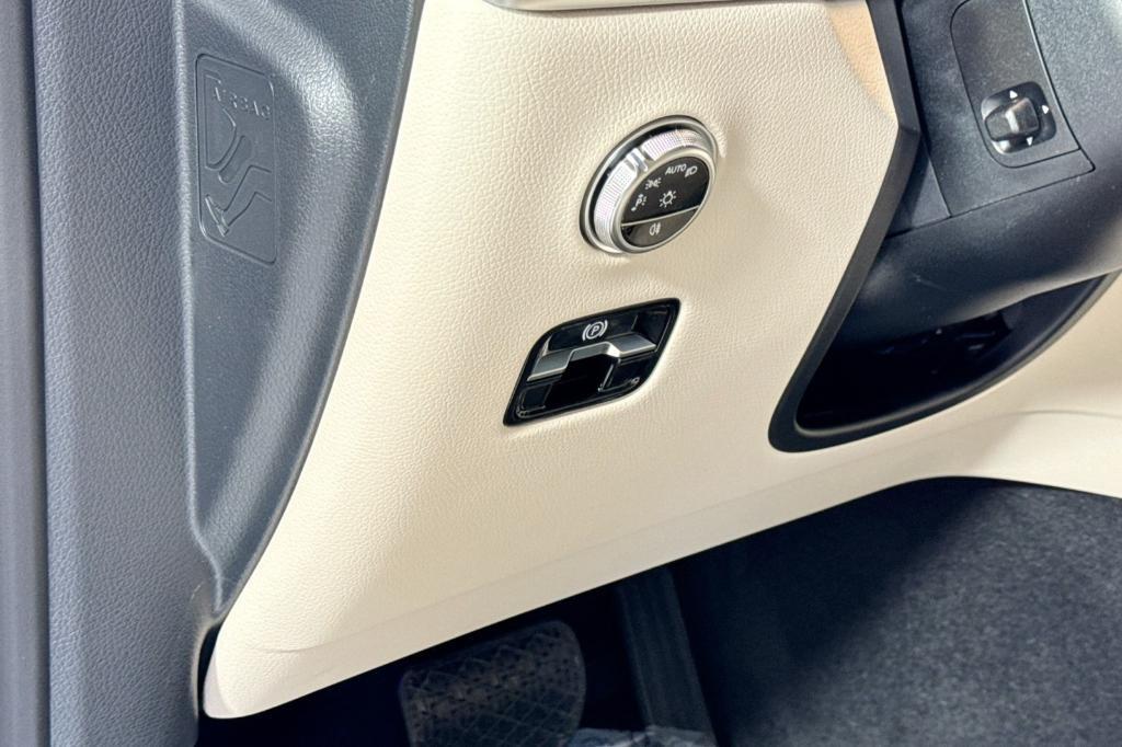 new 2026 Mercedes-Benz GLC 300 car, priced at $54,335