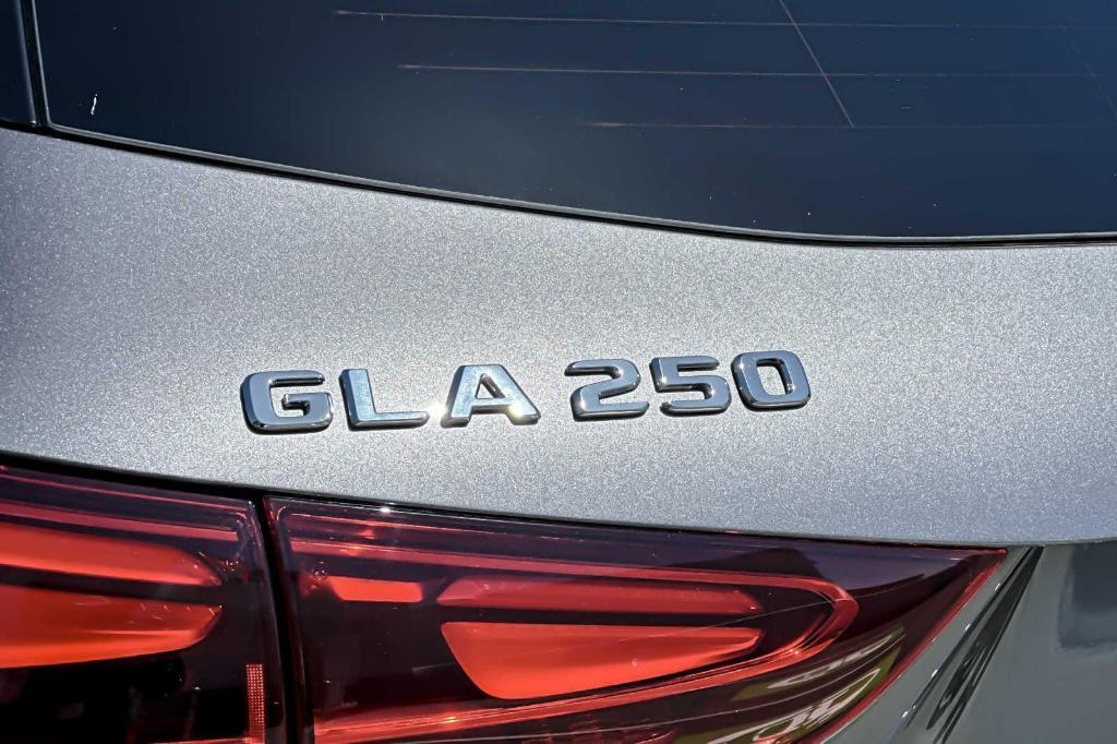 new 2024 Mercedes-Benz GLA 250 car, priced at $51,975