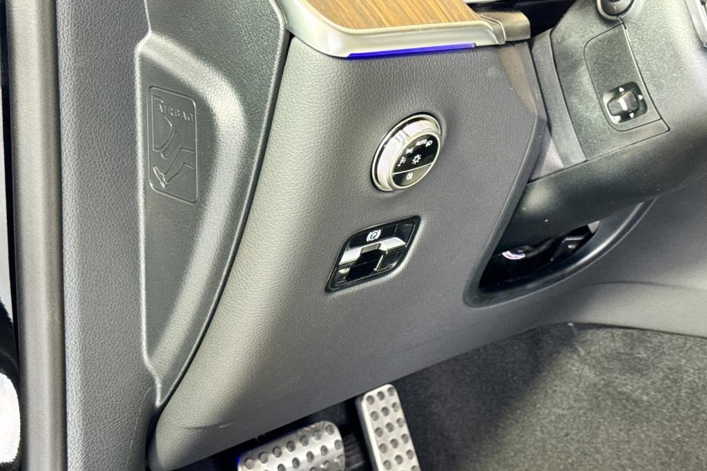 new 2026 Mercedes-Benz GLC 300 car, priced at $62,065