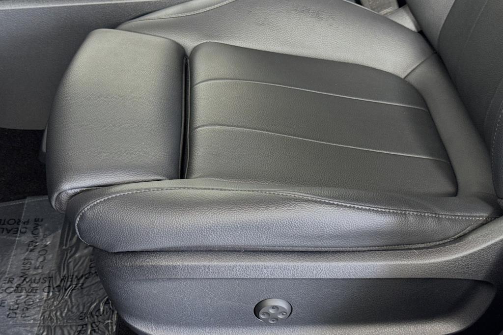 used 2022 Mercedes-Benz GLB 250 car, priced at $30,994