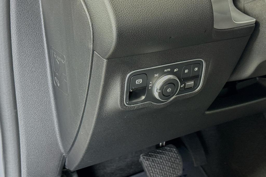 used 2022 Mercedes-Benz GLB 250 car, priced at $30,994