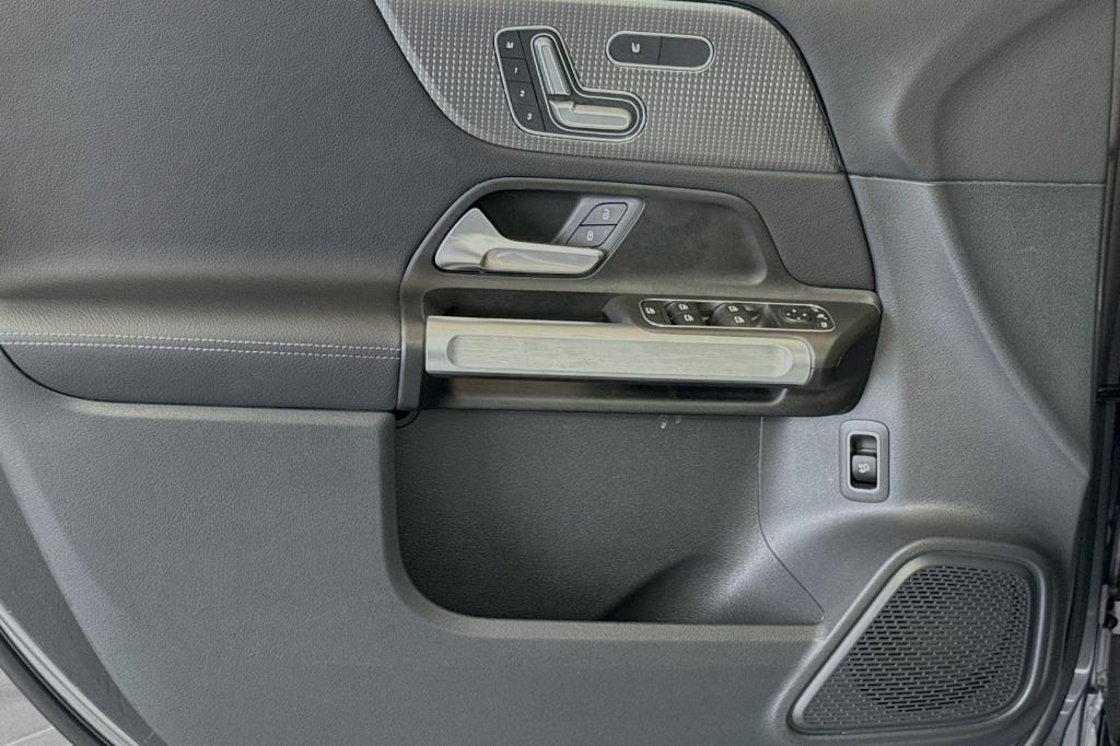 used 2022 Mercedes-Benz GLB 250 car, priced at $30,994