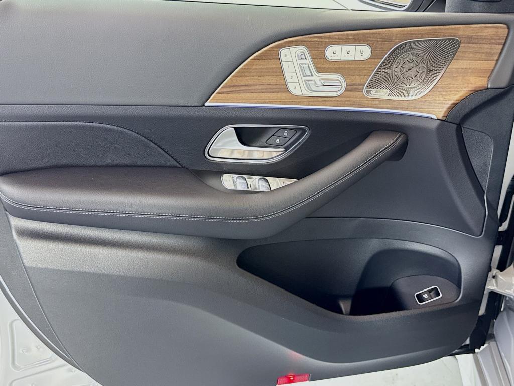 new 2025 Mercedes-Benz GLE 450 car, priced at $85,630