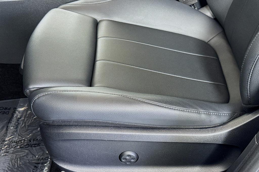 used 2021 Mercedes-Benz GLB 250 car, priced at $27,994