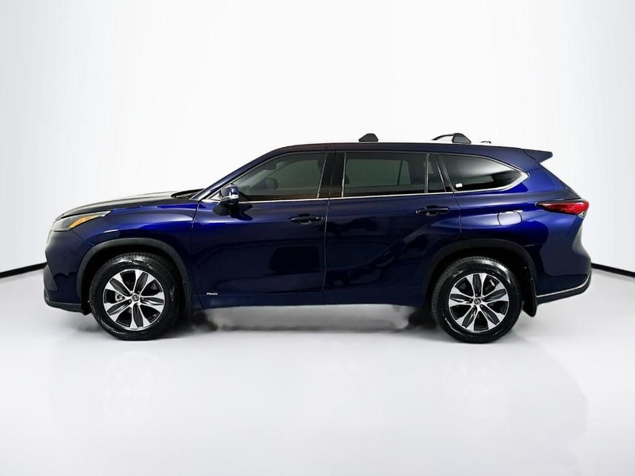 used 2022 Toyota Highlander Hybrid car, priced at $33,982