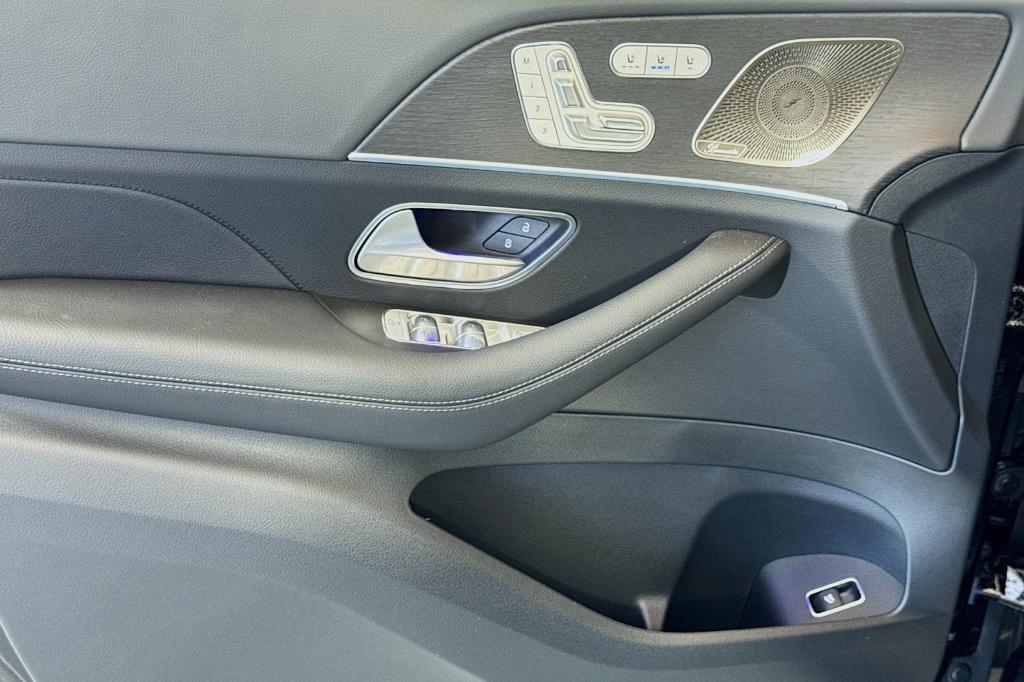 new 2025 Mercedes-Benz GLS 450 car, priced at $96,220
