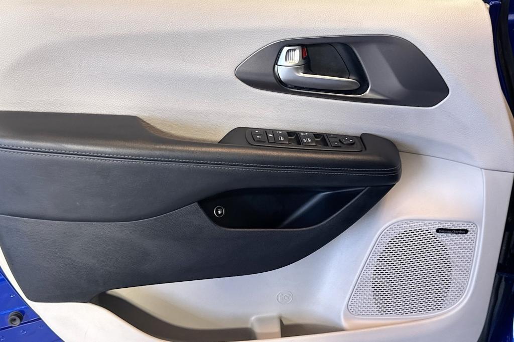 used 2018 Chrysler Pacifica Hybrid car, priced at $21,994