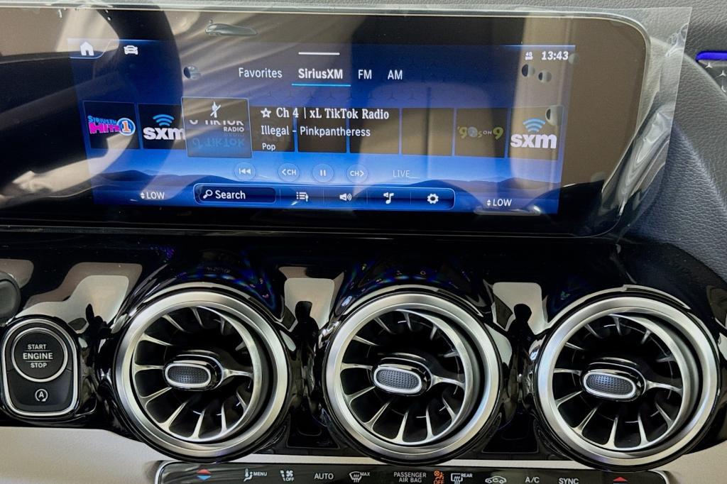 new 2025 Mercedes-Benz GLA 250 car, priced at $46,195