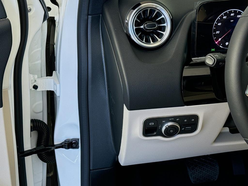 new 2025 Mercedes-Benz GLA 250 car, priced at $46,195
