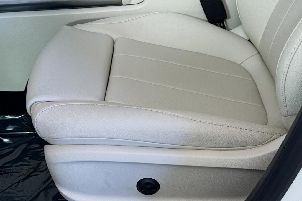 new 2025 Mercedes-Benz GLA 250 car, priced at $46,195