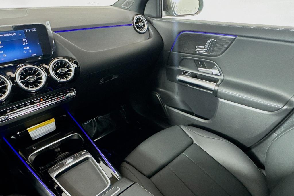 new 2025 Mercedes-Benz GLA 250 car, priced at $44,670