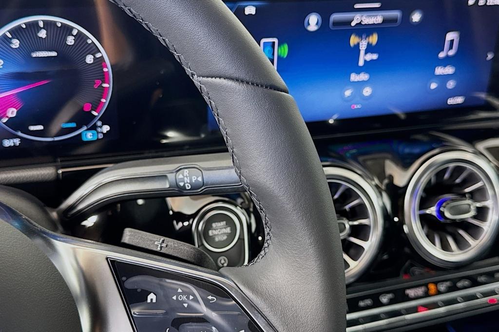 new 2025 Mercedes-Benz GLA 250 car, priced at $44,670