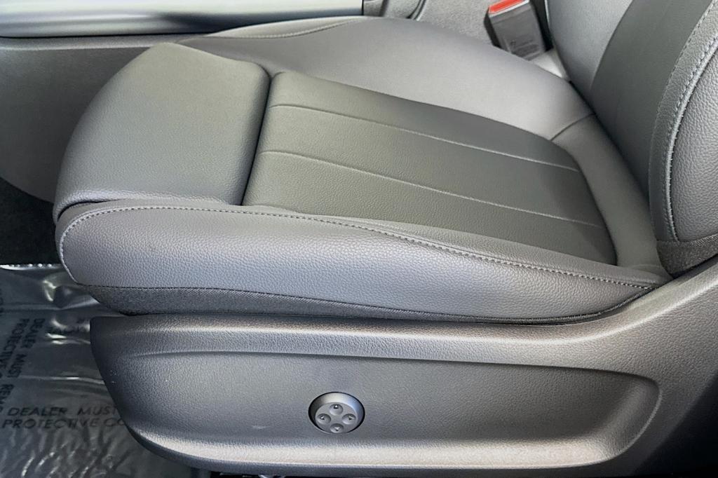 new 2025 Mercedes-Benz GLA 250 car, priced at $44,670