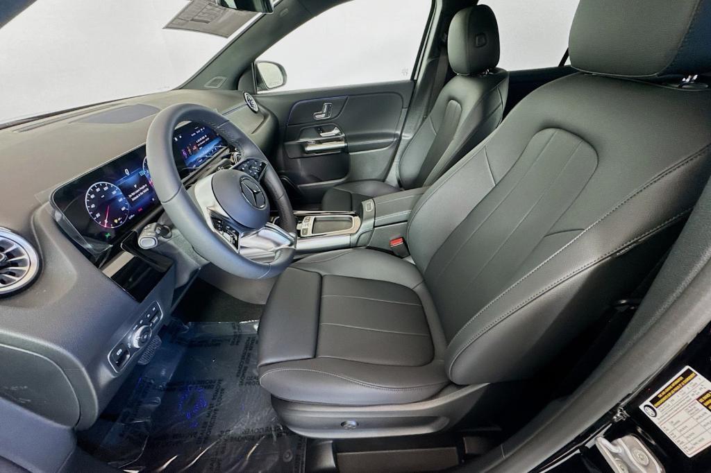 new 2025 Mercedes-Benz GLA 250 car, priced at $44,670