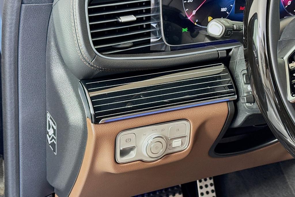 new 2025 Mercedes-Benz GLS 450 car, priced at $103,820
