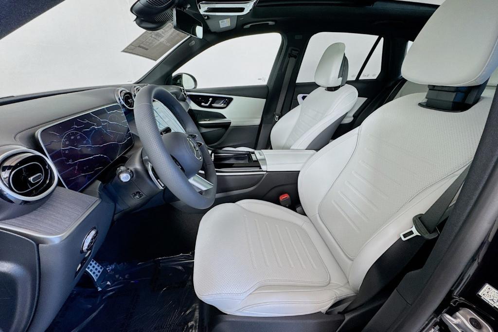 new 2025 Mercedes-Benz GLC 300 car, priced at $55,585