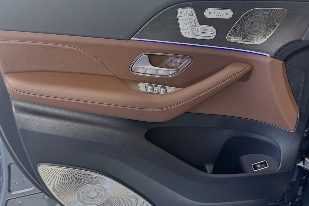 new 2025 Mercedes-Benz GLS 580 car, priced at $127,470