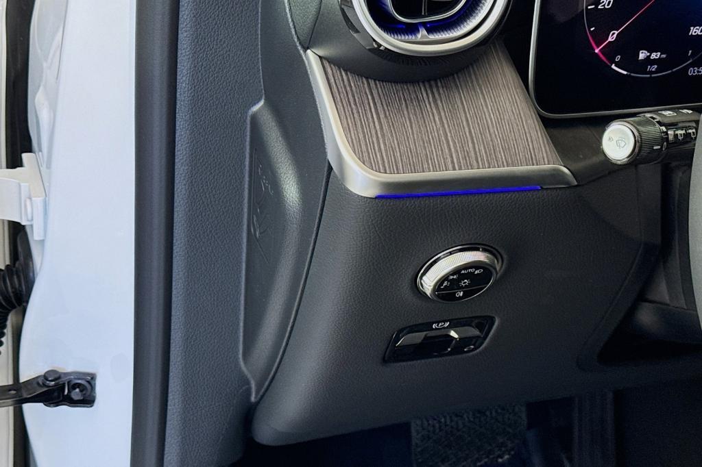 new 2025 Mercedes-Benz GLC 300 car, priced at $55,595