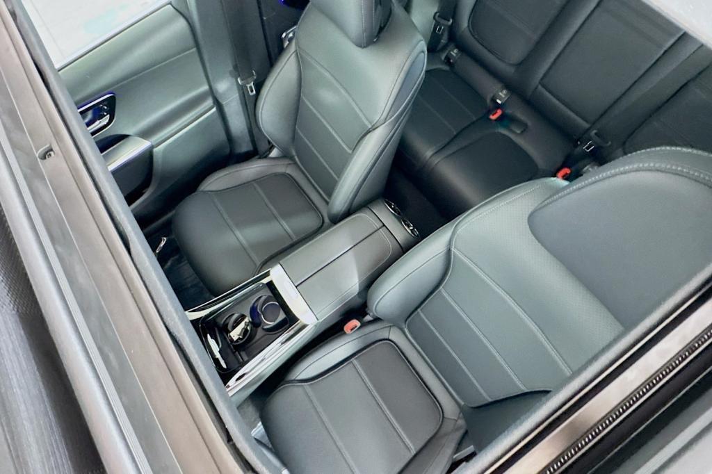 new 2025 Mercedes-Benz GLC 300 car, priced at $55,595