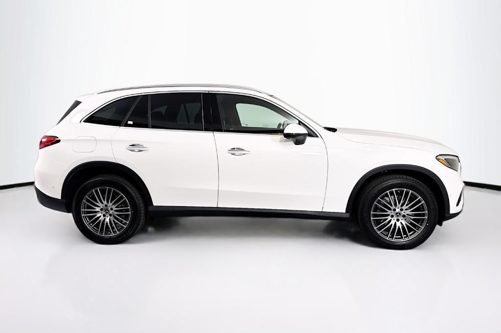 new 2025 Mercedes-Benz GLC 300 car, priced at $55,595