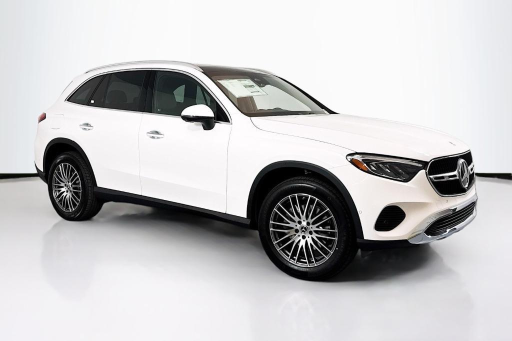 new 2025 Mercedes-Benz GLC 300 car, priced at $55,595
