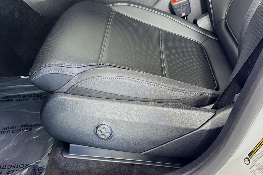new 2025 Mercedes-Benz GLC 300 car, priced at $55,595