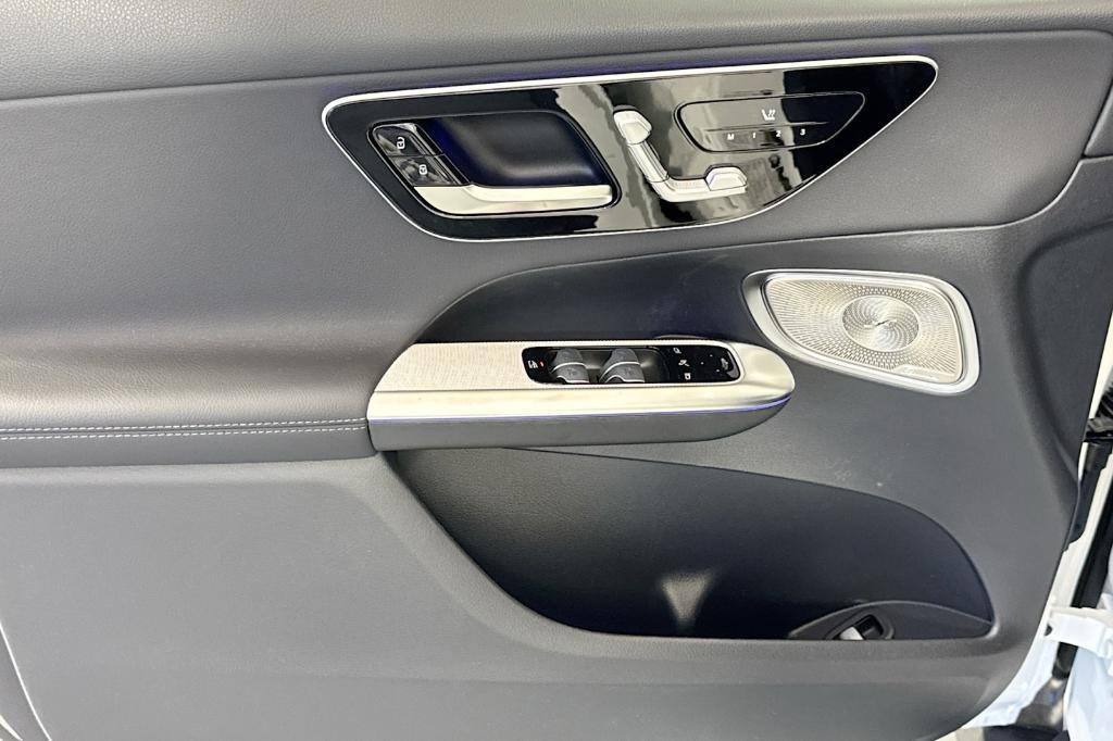 new 2025 Mercedes-Benz GLC 300 car, priced at $55,595