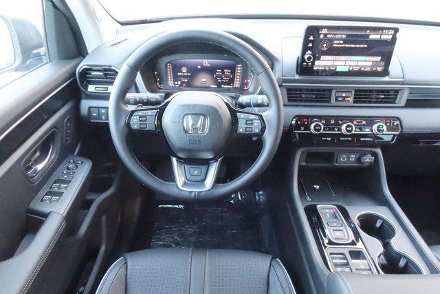 new 2025 Honda Pilot car, priced at $54,530
