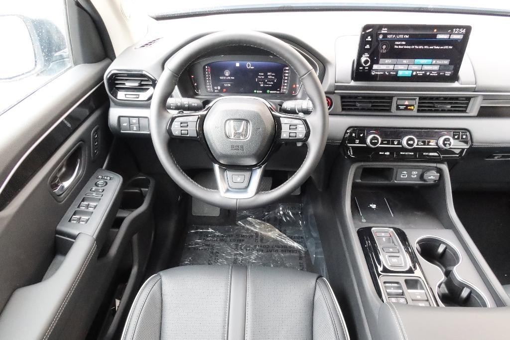 new 2025 Honda Pilot car, priced at $54,985