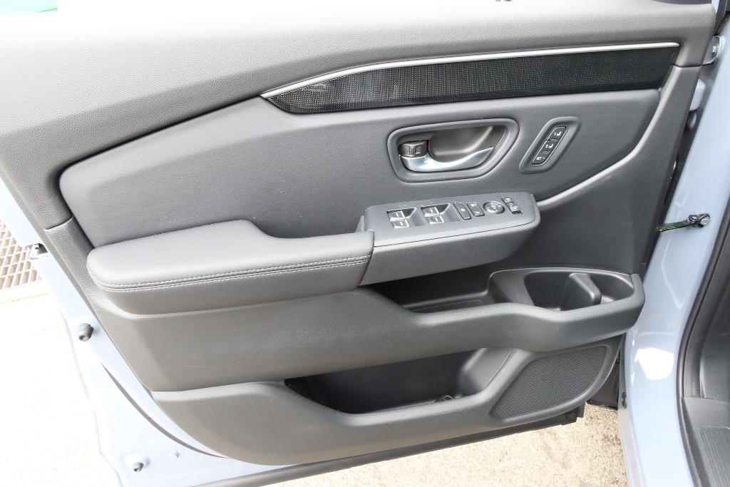 new 2025 Honda Pilot car, priced at $54,985