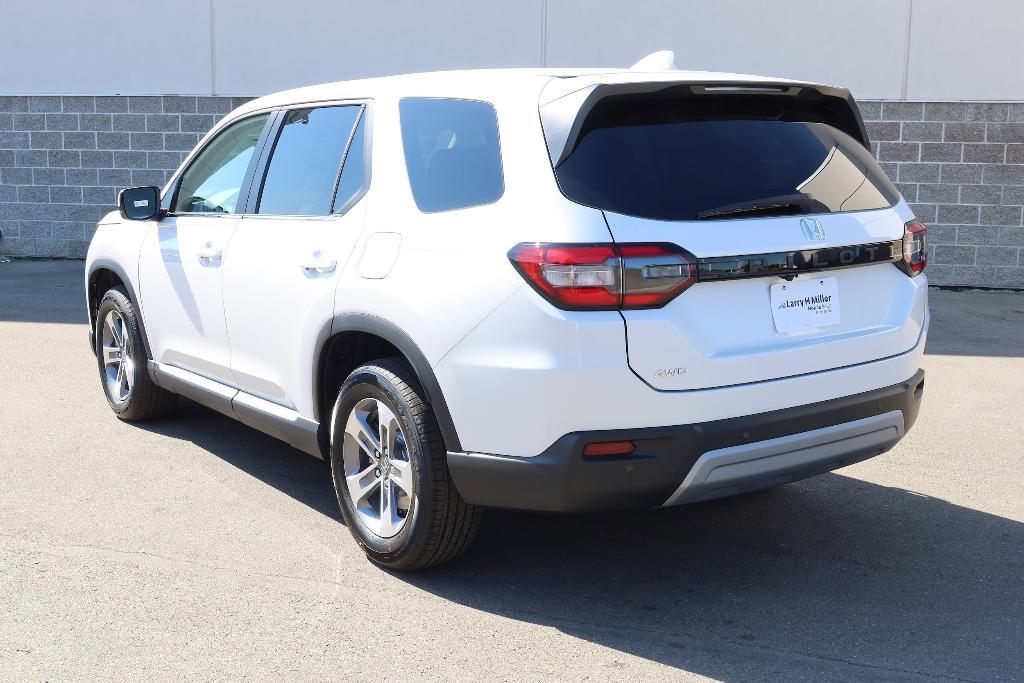new 2025 Honda Pilot car, priced at $48,280