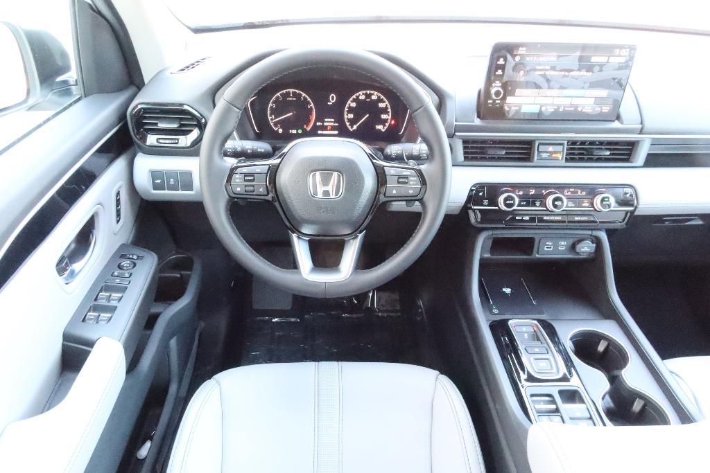 new 2025 Honda Pilot car, priced at $48,280