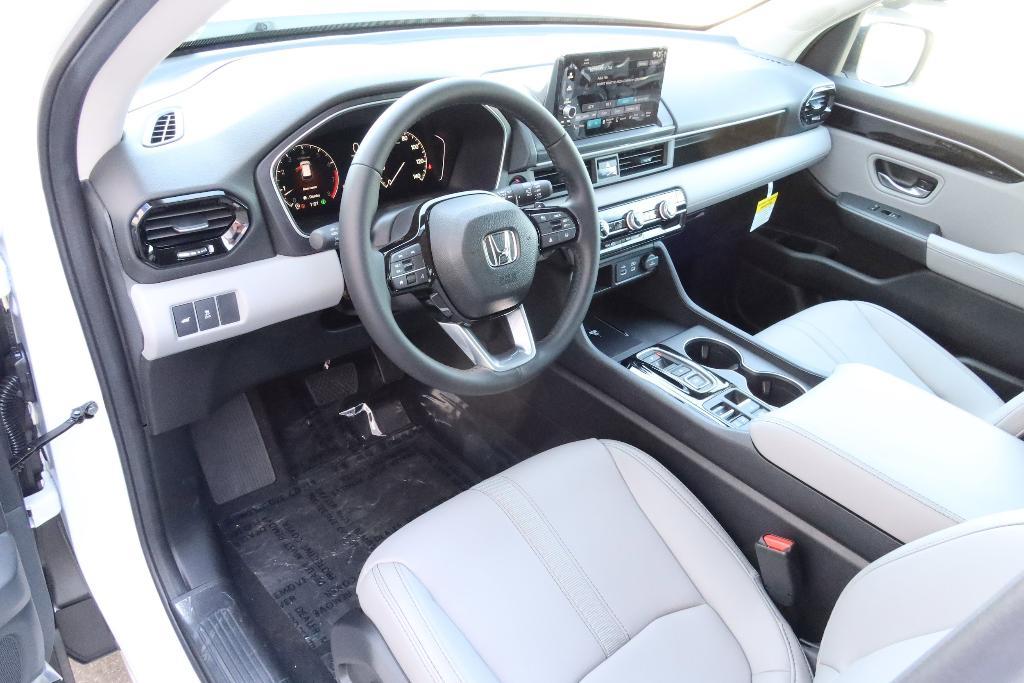 new 2025 Honda Pilot car, priced at $48,280